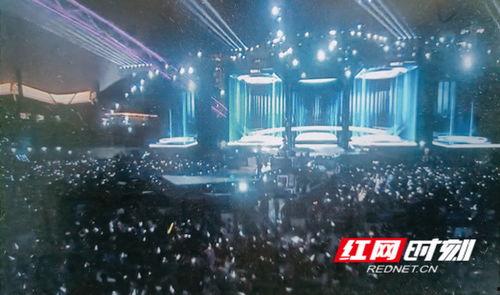 跟着歌手去怀化“芙蓉花开·福地怀化”演唱会,芙蓉绽放，福地欢歌共庆之夜